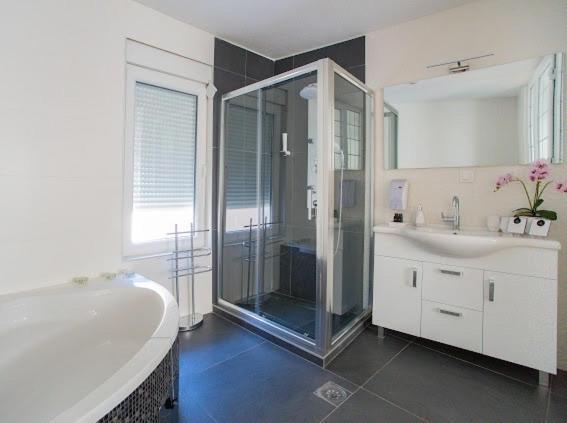 Urban Suites & Apartments Мостар Екстериор снимка